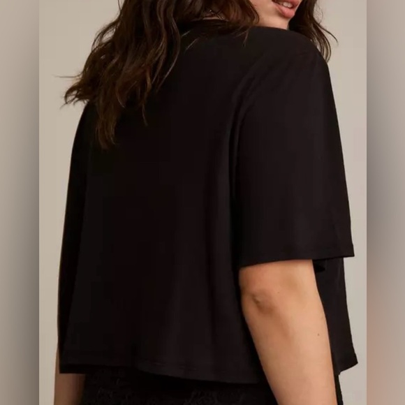 NWT Torrid Festi cotton jersey cutout crew neck cropped tee, Torrid size 4 - Picture 3 of 9